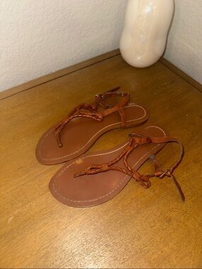 Braided Leather T-Strap Sandals - Brown